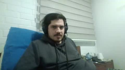 Snapshot of hungweeb chatting on 05/07/26, 01:22 Rod online show from 05/07/26, 01:22