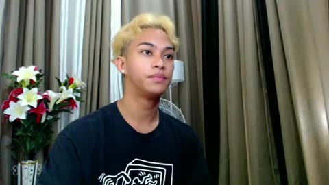 Snapshot of hunk_edward chatting on 06/25/26, 02:11 hunk_edward online show from 06/25/26, 02:11
