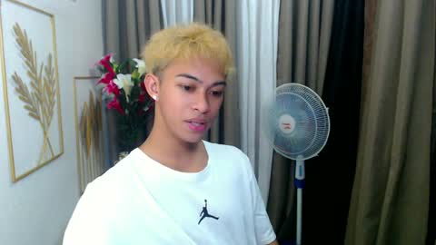 Snapshot of hunk_edward chatting on 06/29/26, 06:30 hunk_edward online show from 06/29/26, 06:30