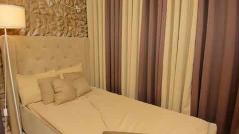 hunkhomerontop online show from 10/10/25, 06:01