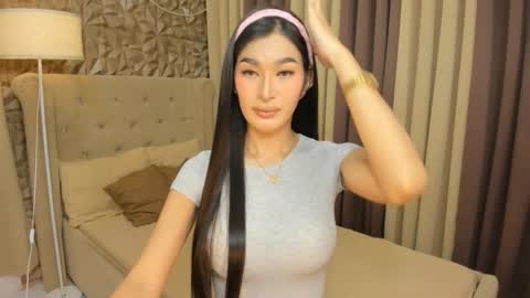 hunkhomerontop online show from 12/18/25, 08:09