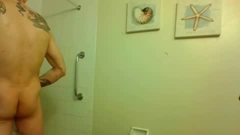 Snapshot of hunkwithglasses chatting on 01/19/26, 01:09 Wh8teboi online show from 01/19/26, 01:09