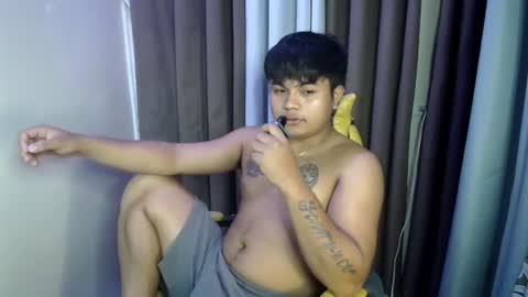 Snapshot of hunkyzeus chatting on 06/19/26, 05:45 hunkyzeus online show from 06/19/26, 05:45