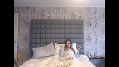 Snapshot of hunterandesme chatting on 01/01/25, 10:11 HunterandEsme online show from 01/01/25, 10:11