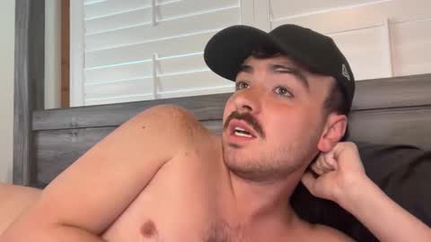 Snapshot of hunterbentleyy chatting on 09/15/25, 08:42 Hunter online show from 09/15/25, 08:42