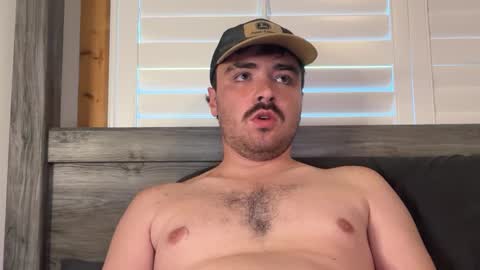 Snapshot of hunterbentleyy chatting on 10/03/25, 10:18 Hunter online show from 10/03/25, 10:18