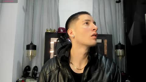 hunterheat_ online show from 04/16/26, 12:17