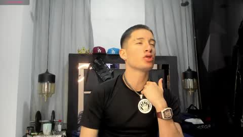 hunterheat_ online show from 04/19/26, 11:53