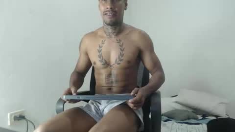 Snapshot of hunting_blondes chatting on 03/20/26, 06:35 hunting_blondes online show from 03/20/26, 06:35