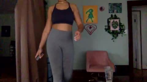 Snapshot of hunyybunz chatting on 12/18/24, 04:06 Goddess Hunyy online show from 12/18/24, 04:06