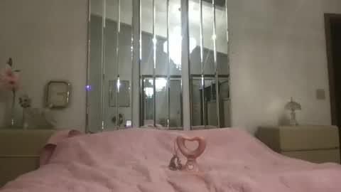 Snapshot of hunyybunz chatting on 10/27/25, 12:15 Goddess Hunyy online show from 10/27/25, 12:15