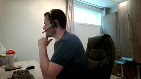 Snapshot of hurley7890 chatting on 06/19/26, 02:43 hurley7890 online show from 06/19/26, 02:43