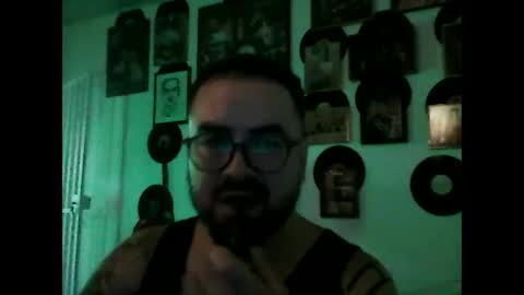 Snapshot of hurtadodirector chatting on 04/30/26, 02:40 hurtadodirector online show from 04/30/26, 02:40