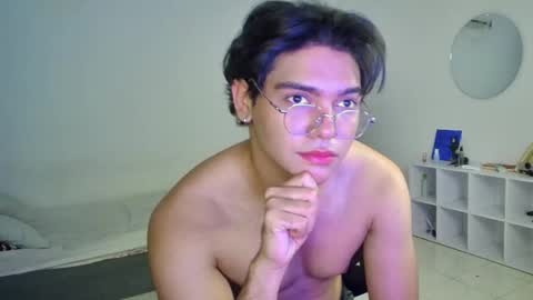 Snapshot of husband_xxx chatting on 11/18/25, 04:00 husband_xxx online show from 11/18/25, 04:00