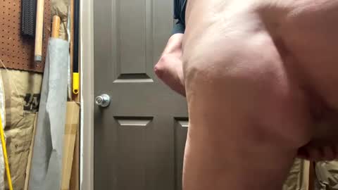 Snapshot of huskey300 chatting on 09/09/25, 01:21 huskey300 online show from 09/09/25, 01:21