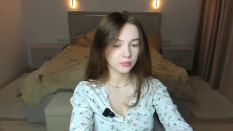 Snapshot of hwadwellingham chatting on 07/12/26, 07:10 Lily online show from 07/12/26, 07:10