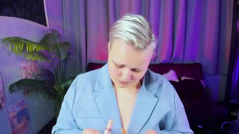 Hwasa online show from 04/15/26, 05:47