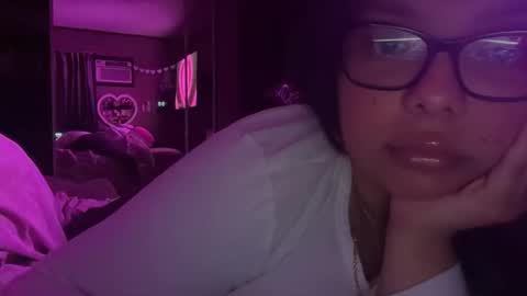 Snapshot of hxnnyyb chatting on 02/16/26, 04:19 Bex online show from 02/16/26, 04:19