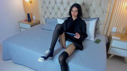 hxxyro online show from 02/09/26, 07:29