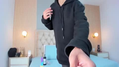 hxxyro online show from 03/28/26, 01:33