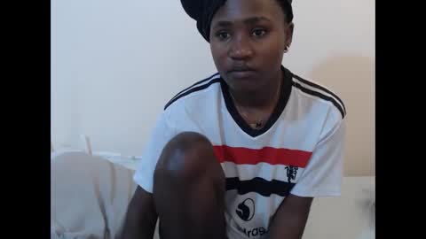 hyacinth_b online show from 06/08/26, 05:41