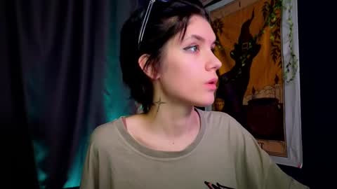 Snapshot of hyeon_jin chatting on 01/04/25, 11:17 Hyeon Jin online show from 01/04/25, 11:17