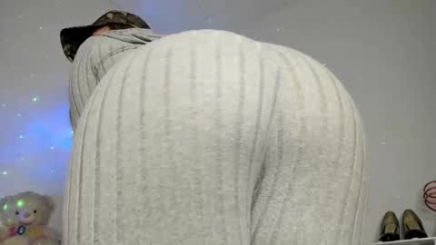 Hyun Joo online show from 02/27/26, 07:36