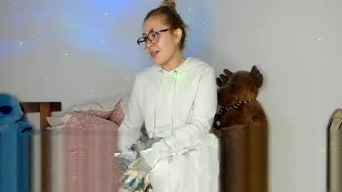 Hyun Joo online show from 04/23/26, 12:12