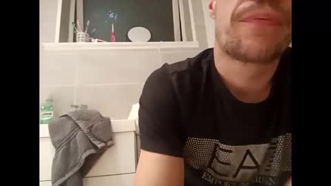 Snapshot of i_obey_all_orders chatting on 03/12/25, 01:14 Sub male uk online show from 03/12/25, 01:14