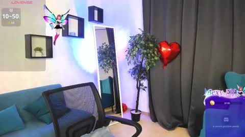 Snapshot of i_will_wake_u_up chatting on 02/26/26, 01:37 Samanta online show from 02/26/26, 01:37