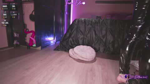       online show from 10/25/25, 12:18