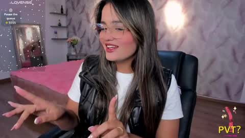 iam_lina online show from 04/01/26, 07:33