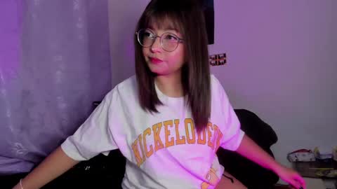 Snapshot of iam_zoechan chatting on 01/11/25, 12:01 Zoe 3 online show from 01/11/25, 12:01