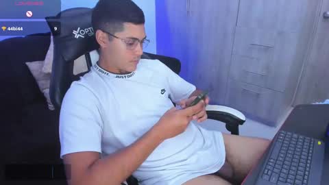 Dylan  independent model  online show from 02/10/25, 09:58