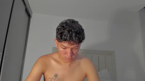 Snapshot of iamjulian_ chatting on 06/25/26, 11:26 Juliiiiian online show from 06/25/26, 11:26