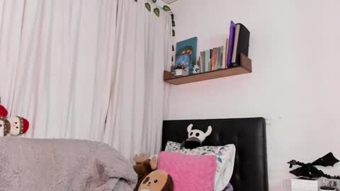 Snapshot of iammelody_ chatting on 12/27/24, 06:57 Mel  online show from 12/27/24, 06:57