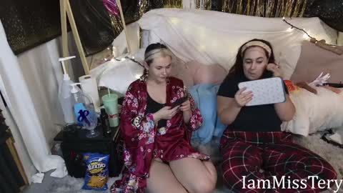 Snapshot of iammisstery chatting on 12/31/24, 05:07 MissTery online show from 12/31/24, 05:07