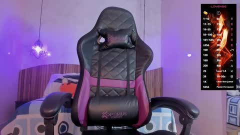 Nayuta online show from 11/06/25, 07:48