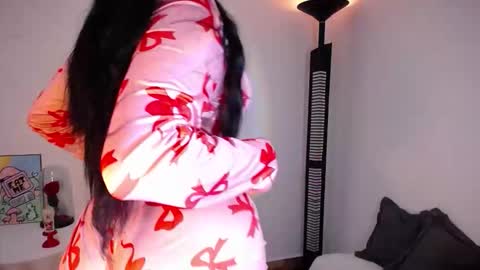 Camila online show from 11/10/25, 02:43