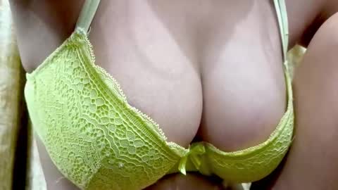 Snapshot of iamsomeone1234 chatting on 02/04/26, 05:35 Iamnidhicam online show from 02/04/26, 05:35