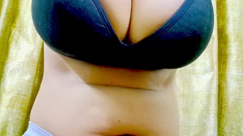 Snapshot of iamsomeone1234 chatting on 05/15/26, 06:53 Iamnidhicam online show from 05/15/26, 06:53