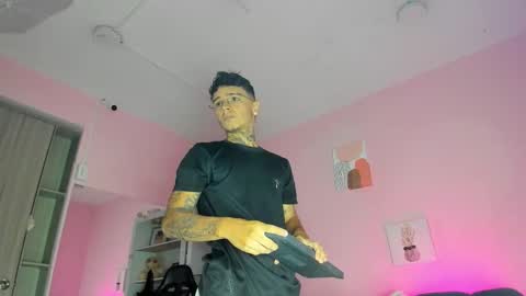 IAN CASTILLO online show from 11/03/25, 11:11