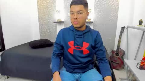 Snapshot of ian_tomson chatting on 11/01/25, 12:18 online show from 11/01/25, 12:18