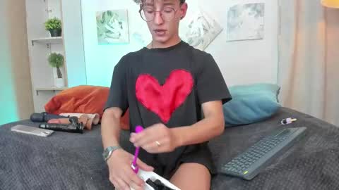 ian  online show from 11/02/25, 02:47