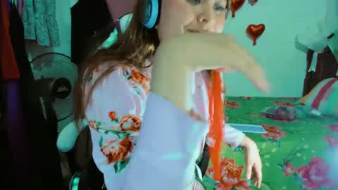 Snapshot of iansofy27 chatting on 02/14/25, 10:58 ansifia online show from 02/14/25, 10:58