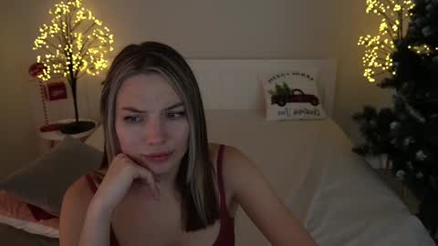 Snapshot of icedanielles chatting on 12/05/24, 06:00 Danielle online show from 12/05/24, 06:00