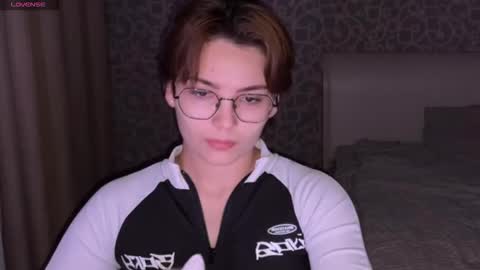 Ksenia online show from 11/12/25, 03:23