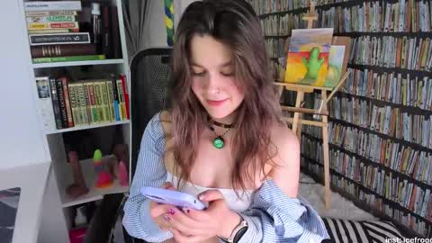 Snapshot of icefroq chatting on 09/10/25, 09:26 Julia online show from 09/10/25, 09:26