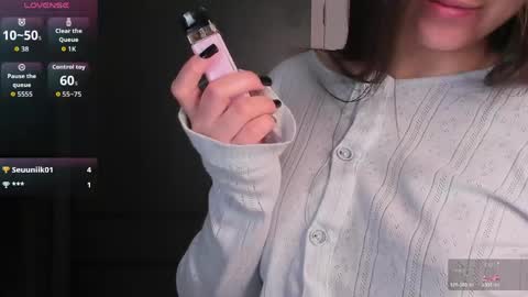 Snapshot of iceicebabe_ chatting on 04/18/26, 01:31 Aiza online show from 04/18/26, 01:31