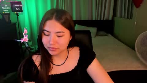 Snapshot of iceicebabe_ chatting on 06/19/26, 01:21 Aiza online show from 06/19/26, 01:21